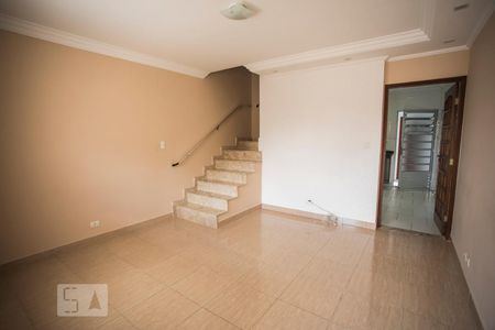 Sala de casa para alugar com 2 quartos, 74m² em Vila Mira, São Paulo