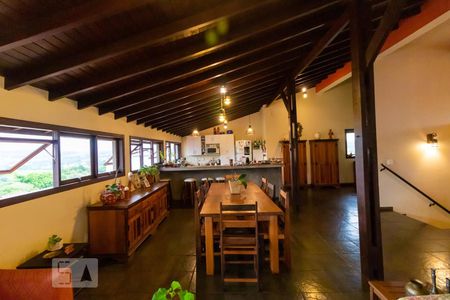 Casa à venda com 590m², 4 quartos e 4 vagas Casa à venda com 590m², 4 quartos e 4 vagasÁrea Gourmet e de Lazer