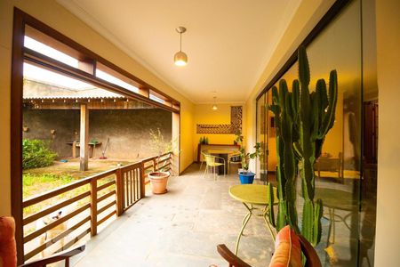 Casa à venda com 590m², 4 quartos e 4 vagas Casa à venda com 590m², 4 quartos e 4 vagasVaranda da Sala