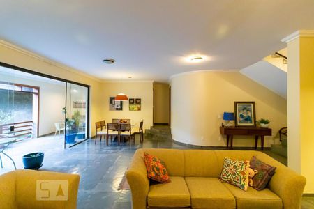 Casa à venda com 590m², 4 quartos e 4 vagas Casa à venda com 590m², 4 quartos e 4 vagasSala 02 e Sala de Jantar