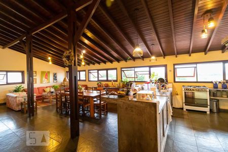 Casa à venda com 590m², 4 quartos e 4 vagas Casa à venda com 590m², 4 quartos e 4 vagasÁrea Gourmet e de Lazer