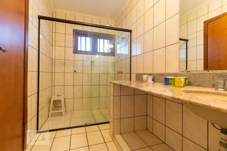 Casa à venda com 590m², 4 quartos e 4 vagas Casa à venda com 590m², 4 quartos e 4 vagasBanheiro da Suíte 03