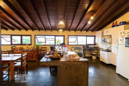 Casa à venda com 590m², 4 quartos e 4 vagas Casa à venda com 590m², 4 quartos e 4 vagasÁrea Gourmet e de Lazer