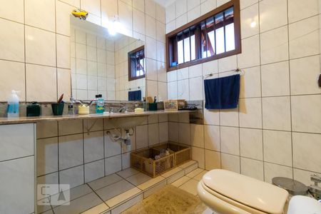 Casa à venda com 590m², 4 quartos e 4 vagas Casa à venda com 590m², 4 quartos e 4 vagasBanheiro da Suíte 02