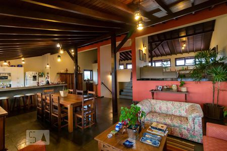 Casa à venda com 590m², 4 quartos e 4 vagas Casa à venda com 590m², 4 quartos e 4 vagasÁrea Gourmet e de Lazer