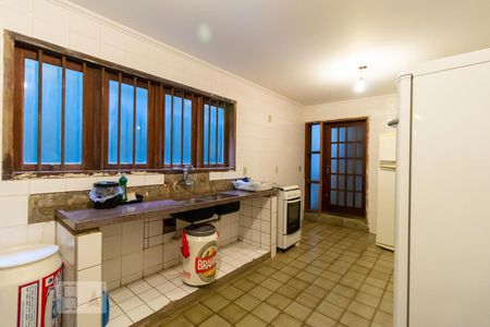 Casa à venda com 590m², 4 quartos e 4 vagas Casa à venda com 590m², 4 quartos e 4 vagasCozinha