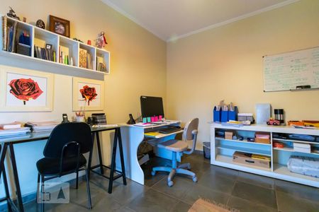 Casa à venda com 590m², 4 quartos e 4 vagas Casa à venda com 590m², 4 quartos e 4 vagasEscritório