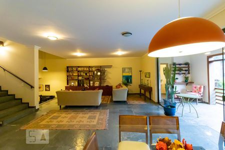 Casa à venda com 590m², 4 quartos e 4 vagas Casa à venda com 590m², 4 quartos e 4 vagasSala 02 e Sala de Jantar