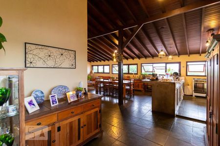 Casa à venda com 590m², 4 quartos e 4 vagas Casa à venda com 590m², 4 quartos e 4 vagasÁrea Gourmet e de Lazer