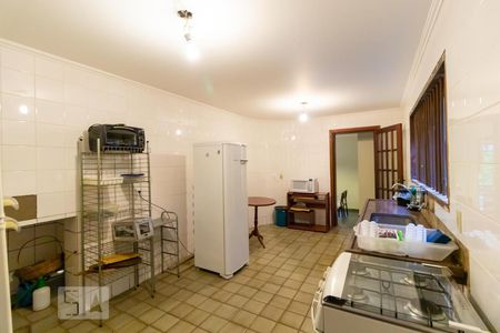 Casa à venda com 590m², 4 quartos e 4 vagas Casa à venda com 590m², 4 quartos e 4 vagasCozinha