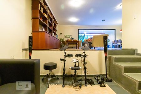 Casa à venda com 590m², 4 quartos e 4 vagas Casa à venda com 590m², 4 quartos e 4 vagasSala 01