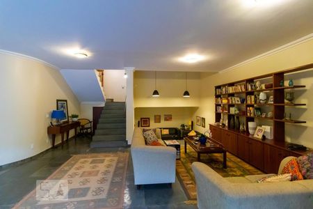 Casa à venda com 590m², 4 quartos e 4 vagas Casa à venda com 590m², 4 quartos e 4 vagasSalas