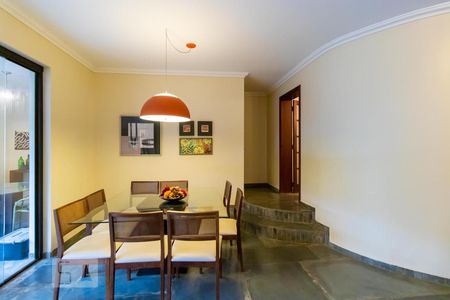 Casa à venda com 590m², 4 quartos e 4 vagas Casa à venda com 590m², 4 quartos e 4 vagasSala de Jantar