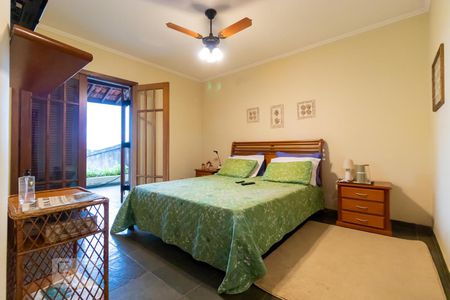 Casa à venda com 590m², 4 quartos e 4 vagas Casa à venda com 590m², 4 quartos e 4 vagasSuíte Master