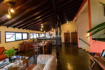 Casa à venda com 590m², 4 quartos e 4 vagas Casa à venda com 590m², 4 quartos e 4 vagasÁrea Gourmet e de Lazer