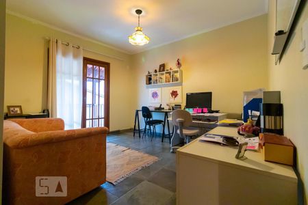 Casa à venda com 590m², 4 quartos e 4 vagas Casa à venda com 590m², 4 quartos e 4 vagasEscritório