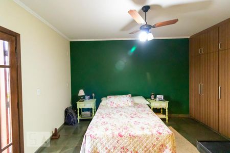 Casa à venda com 590m², 4 quartos e 4 vagas Casa à venda com 590m², 4 quartos e 4 vagasSuíte 02