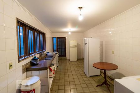 Casa à venda com 590m², 4 quartos e 4 vagas Casa à venda com 590m², 4 quartos e 4 vagasCozinha