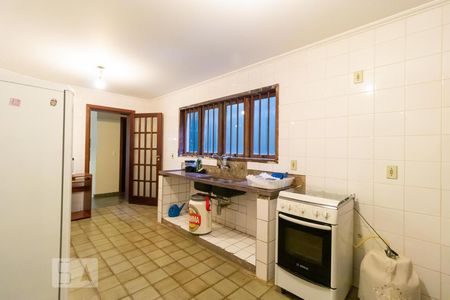 Casa à venda com 590m², 4 quartos e 4 vagas Casa à venda com 590m², 4 quartos e 4 vagasCozinha