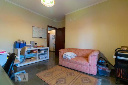 Casa à venda com 590m², 4 quartos e 4 vagas Casa à venda com 590m², 4 quartos e 4 vagasEscritório