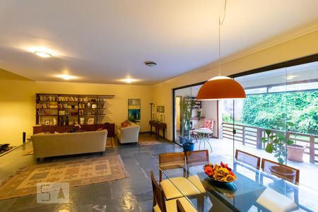 Casa à venda com 590m², 4 quartos e 4 vagas Casa à venda com 590m², 4 quartos e 4 vagasSala 02 e Sala de Jantar