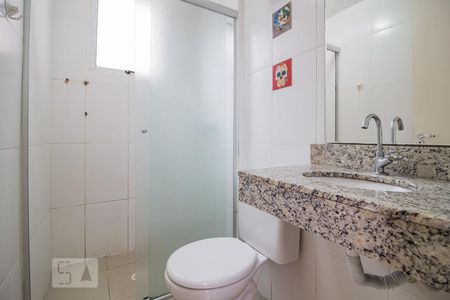 Banheiro da Suíte de apartamento à venda com 3 quartos, 72m² em Teresópolis, Porto Alegre