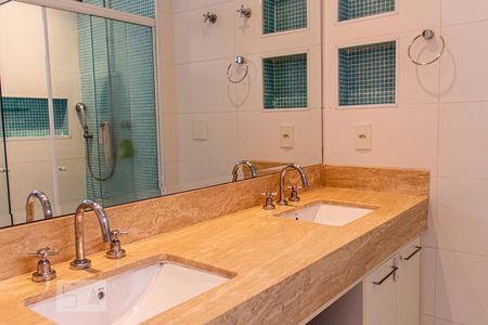 Apartamento à venda com 143m², 3 quartos e 2 vagasBanheiro - Suite