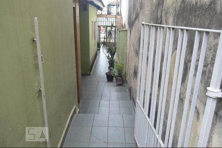 Casa à venda com 240m², 2 quartos e 2 vagasQuintal lateral