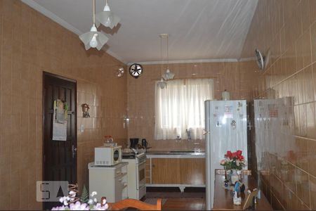 Casa à venda com 240m², 2 quartos e 2 vagasCozinha