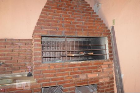 Casa à venda com 240m², 2 quartos e 2 vagasChurrasqueira no quintal