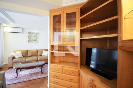 Sala de TV de apartamento para alugar com 3 quartos, 130m² em Indianópolis, São Paulo