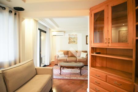 Sala de TV de apartamento para alugar com 3 quartos, 130m² em Indianópolis, São Paulo