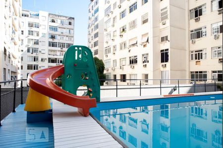 Apartamento à venda com 105m², 2 quartos e 2 vagasPiscina