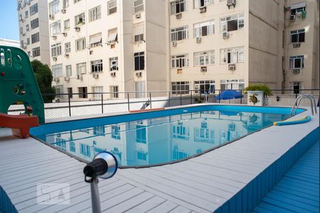 Apartamento à venda com 105m², 2 quartos e 2 vagasPiscina