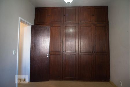 Apartamento à venda com 105m², 2 quartos e 2 vagasQuarto 2 - Suíte - Armário