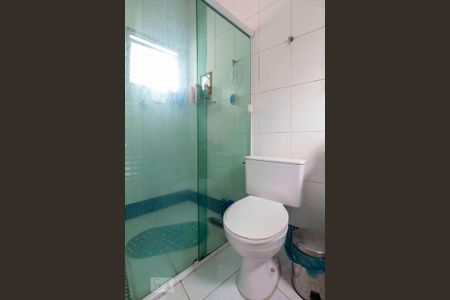 Casa à venda com 200m², 3 quartos e 3 vagasBanheiro Quarto 1 - Suite