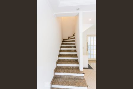 Casa de condomínio para alugar com 98m², 3 quartos e 2 vagas Casa de condomínio para alugar com 98m², 3 quartos e 2 vagasEscada
