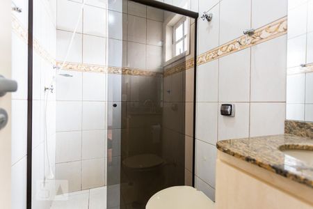 Casa de condomínio para alugar com 98m², 3 quartos e 2 vagas Casa de condomínio para alugar com 98m², 3 quartos e 2 vagasBanheiro da Suite