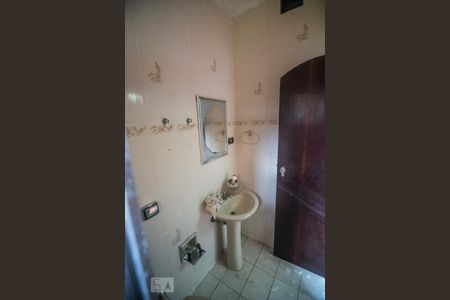 Casa à venda com 311m², 4 quartos e 7 vagasBanheiro da Suíte 1