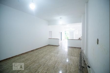 Casa à venda com 311m², 4 quartos e 7 vagasSalão