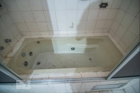 Casa à venda com 311m², 4 quartos e 7 vagasBanheiro da Suíte 2