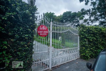 Casa à venda com 311m², 4 quartos e 7 vagasFachada