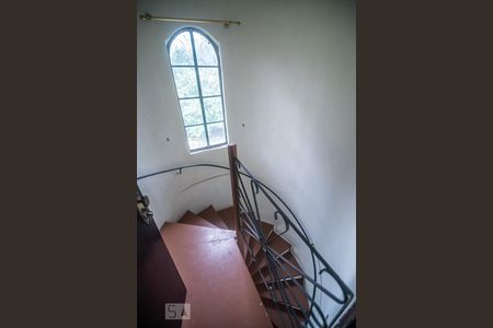 Casa à venda com 311m², 4 quartos e 7 vagasEscadas