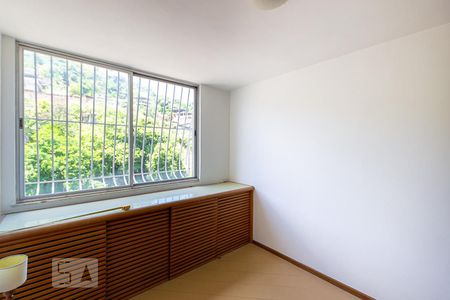 Quarto 1 de apartamento à venda com 2 quartos, 65m² em Santa Rosa, Niterói