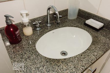 Apartamento para alugar com 70m², 2 quartos e 1 vaga Apartamento para alugar com 70m², 2 quartos e 1 vagaBanheiro 02 Pia