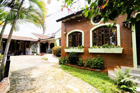 Casa à venda com 130m², 2 quartos e 2 vagasFachada