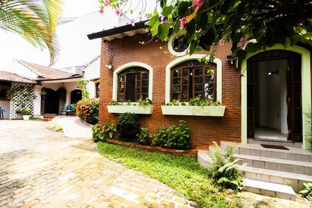 Casa à venda com 130m², 2 quartos e 2 vagasFachada