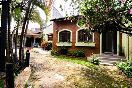 Casa à venda com 130m², 2 quartos e 2 vagasFachada