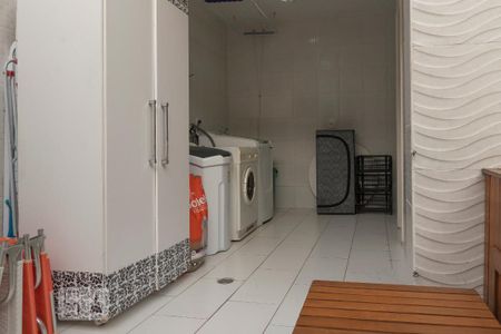 Casa à venda com 350m², 4 quartos e 3 vagas Casa à venda com 350m², 4 quartos e 3 vagasÁrea de Serviço