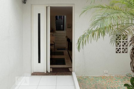 Casa à venda com 350m², 4 quartos e 3 vagas Casa à venda com 350m², 4 quartos e 3 vagasEntrada